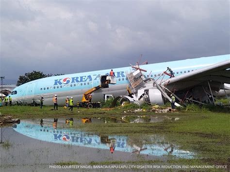 korean airline crash|Korean Air A330 Suffers Major Damage During Overrun in Cebu.